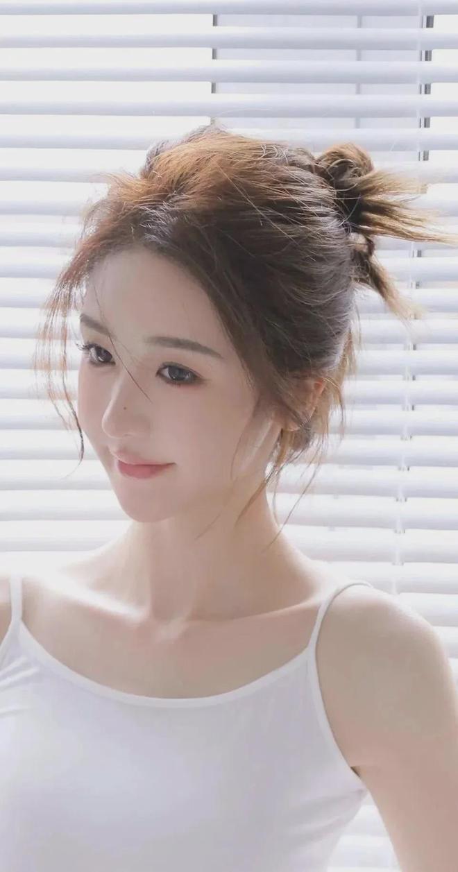 乳期的女老板》2电子pg游戏《哺