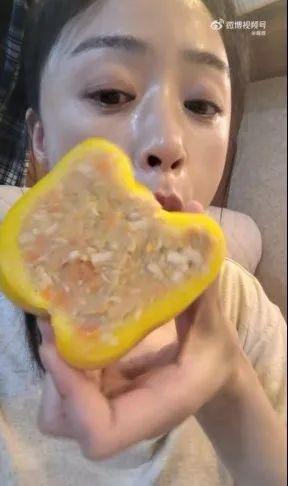 脂盒饭”吐槽：演员卷这事儿我是真的服！pg电子模拟器免费试玩蒋欣晒剧组“减(图2)